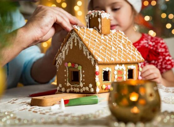 Christmas-activities-for-kids-ideas-homemade-gingerbread-house