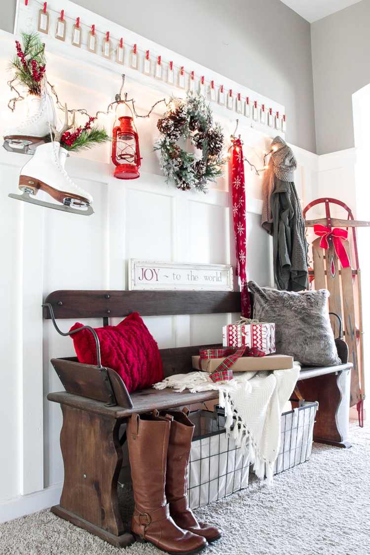 Christmas decoration ideas for entryways and corridors