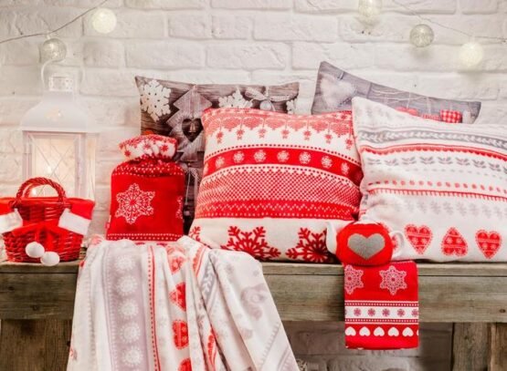Christmas-entryway-decorating-ideas-to-enter-a-festive-and-magical-world