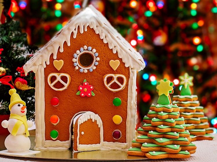 Christmas home baking DIY gingerbread house