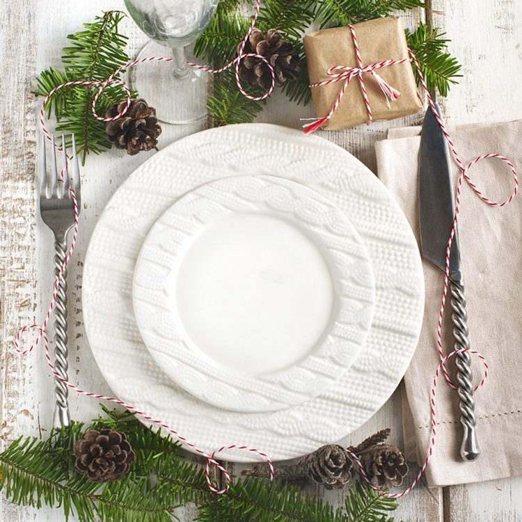 Christmas place setting table decorating ideas with natural materials