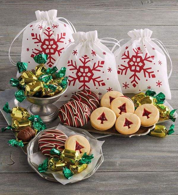 Cookie-and-candy-sack-homemade-Christmas-gift-ideas