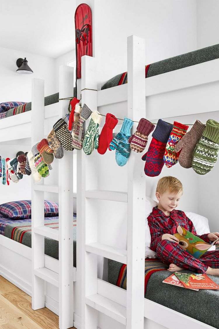 DIY christmas decoration ideas for kids rooms mitten garland
