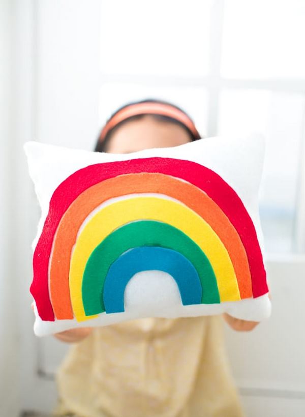 DIY felt rainbow pillow easy craft project ideas