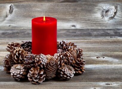 DIY-pine-cone-wreath-candle-holder-Christmas-decor-with-natural-materials