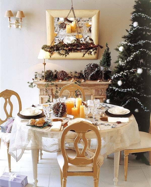 Dining room Christmas decoration ideas garland on chandelier tree