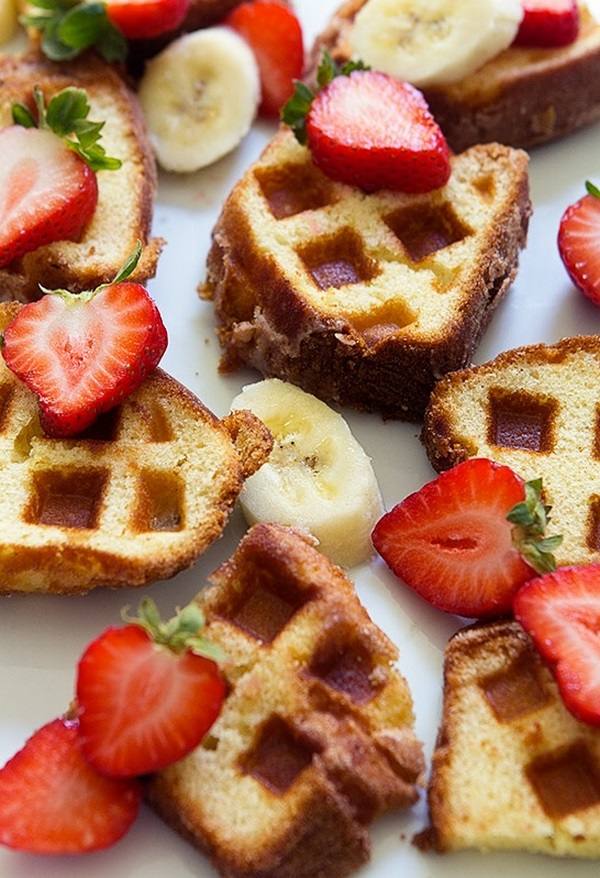 Easy Christmas brunch menu ideas coffee cake waffles