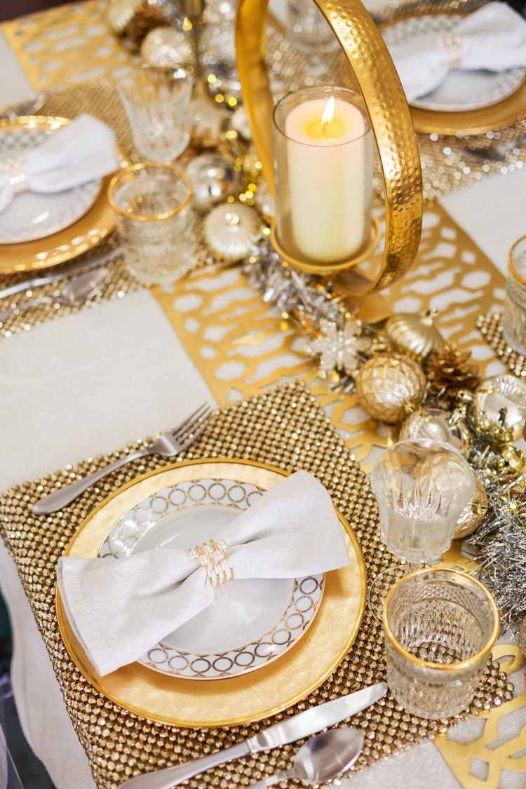 Holiday table setting gold Christmas ideas