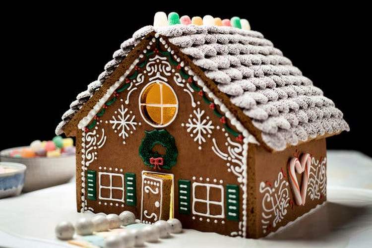 How to make and decorate a gingerbread house