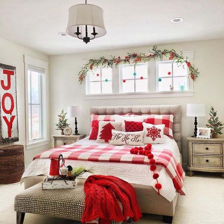 Red white and green Christmas bedroom decor ideas