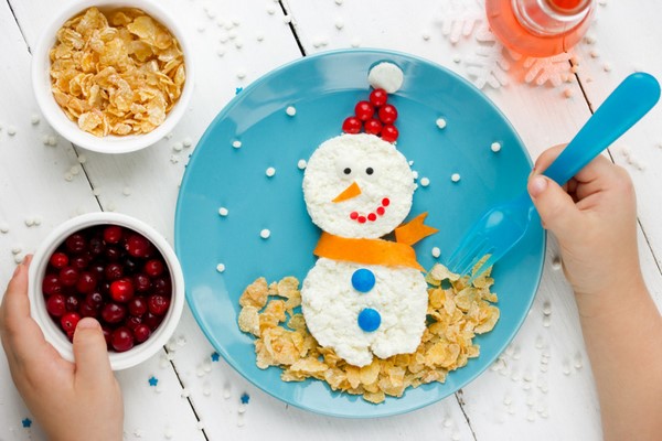 Super cute Christmas breakfast ideas for children snowman and cornflakes