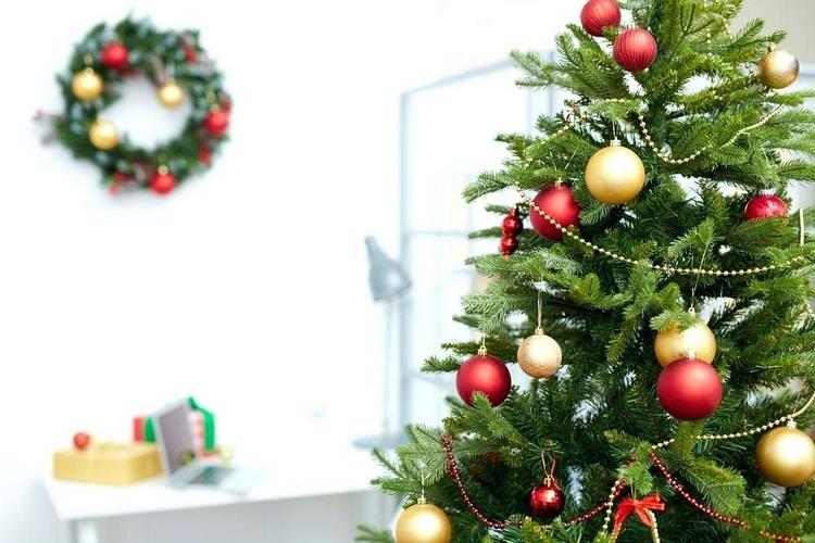 corporate office christmas decoration ideas tree and wreath