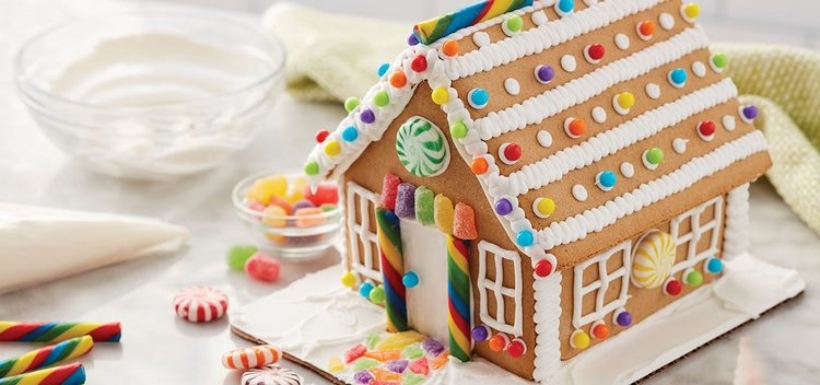 easy gingerbread house decoration ideas with icing and candy