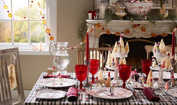 festive Christmas table and dining room decor