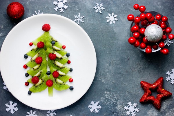 Christmas tree from kiwi raspberries and blueberries fun breakfast ideas 