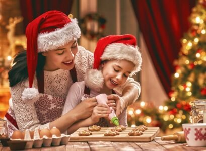 gingerbread-cookies-baking-and-decorating-festive-Christmas-decor-ideas