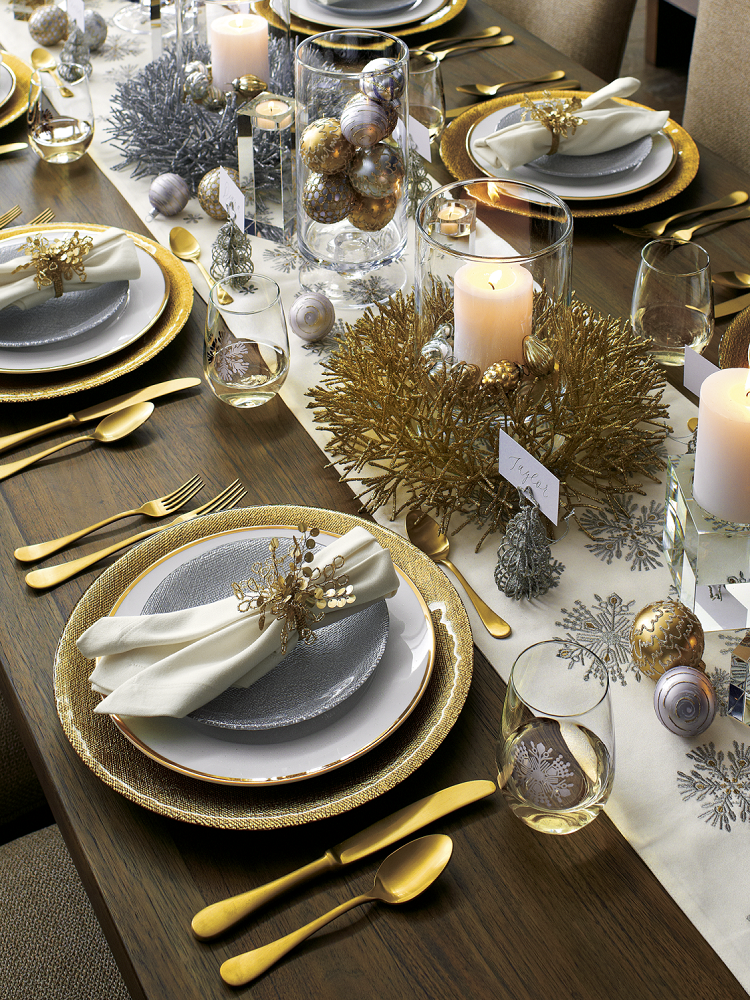 glamorous Christmas table decorating ideas in white and gold