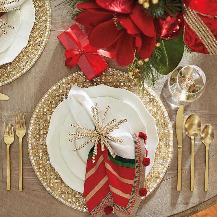 glamorous Christmas table setting ideas red and gold