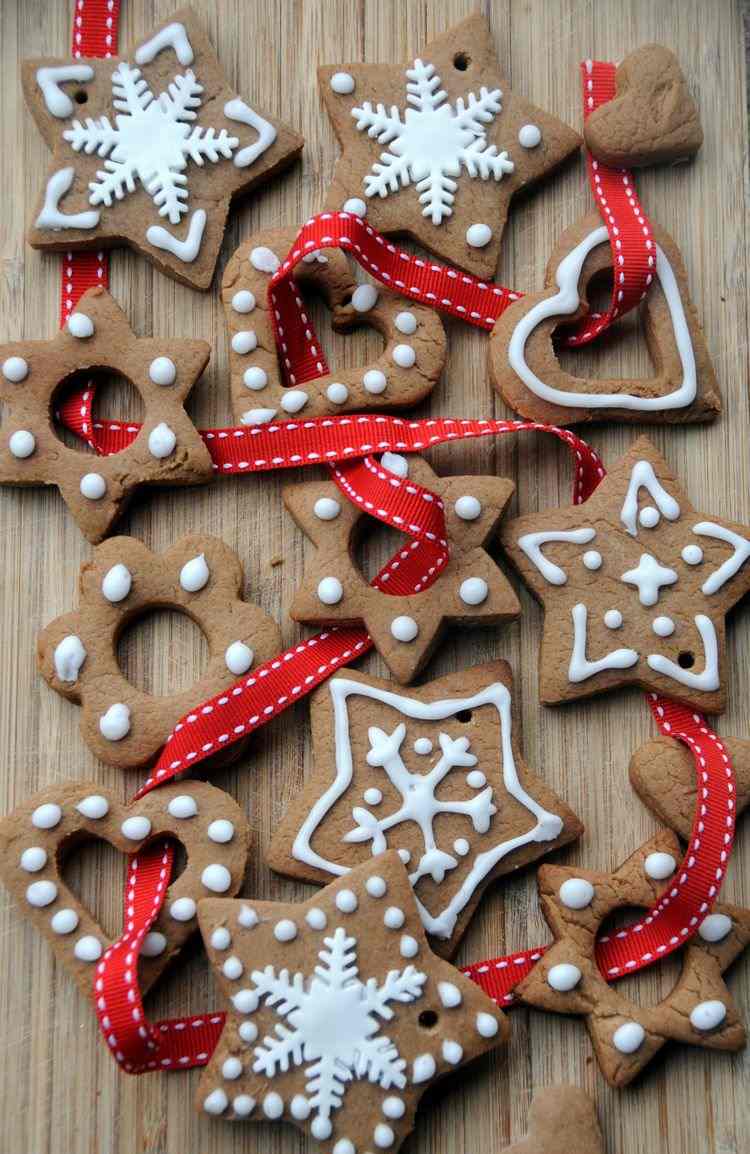 homemade Christmas tree ornaments ideas gingerbread cookies