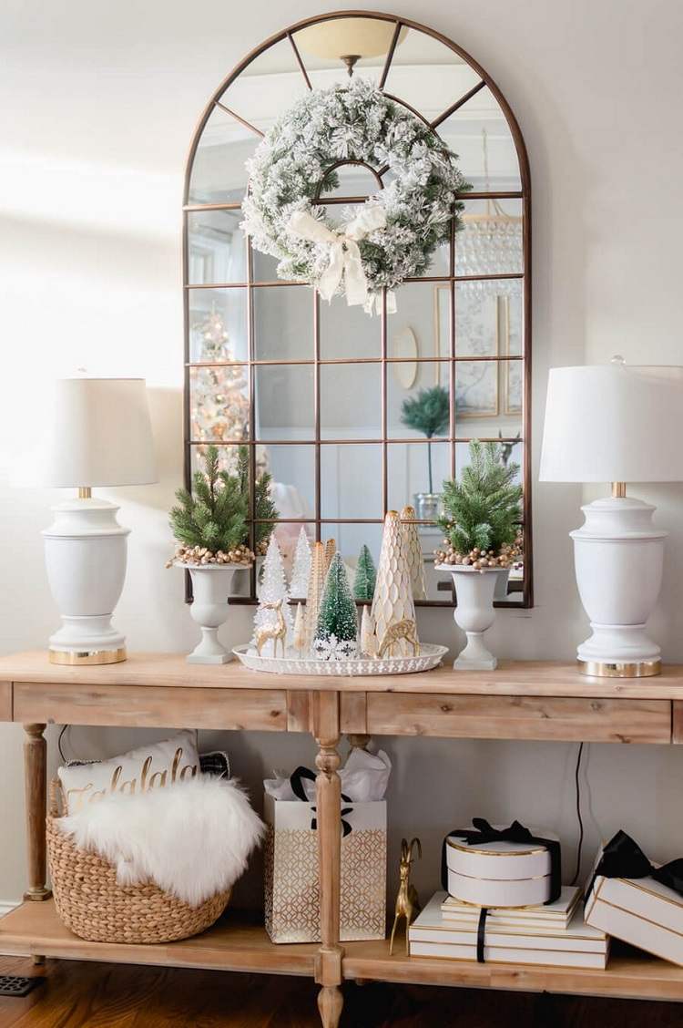 how to decorate the entryway for Christmas quickly