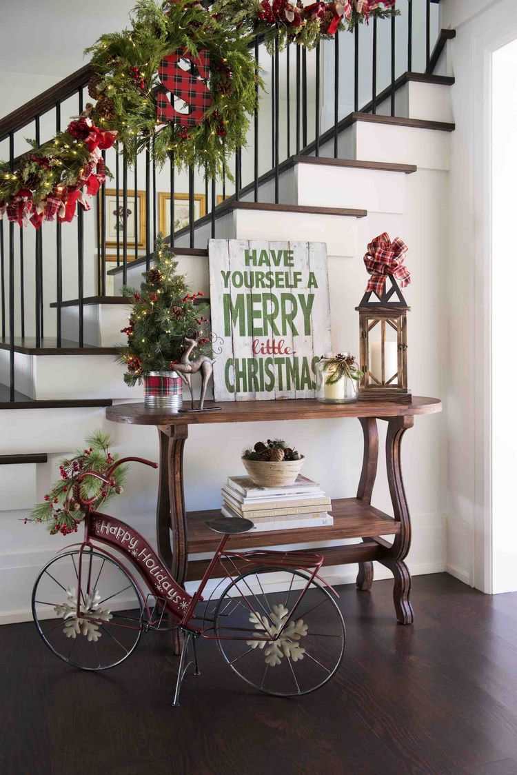 quick Christmas decorations for your hallway and corridor