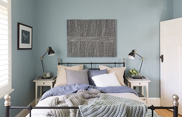 small bedroom design metal bed frame solid color sheets