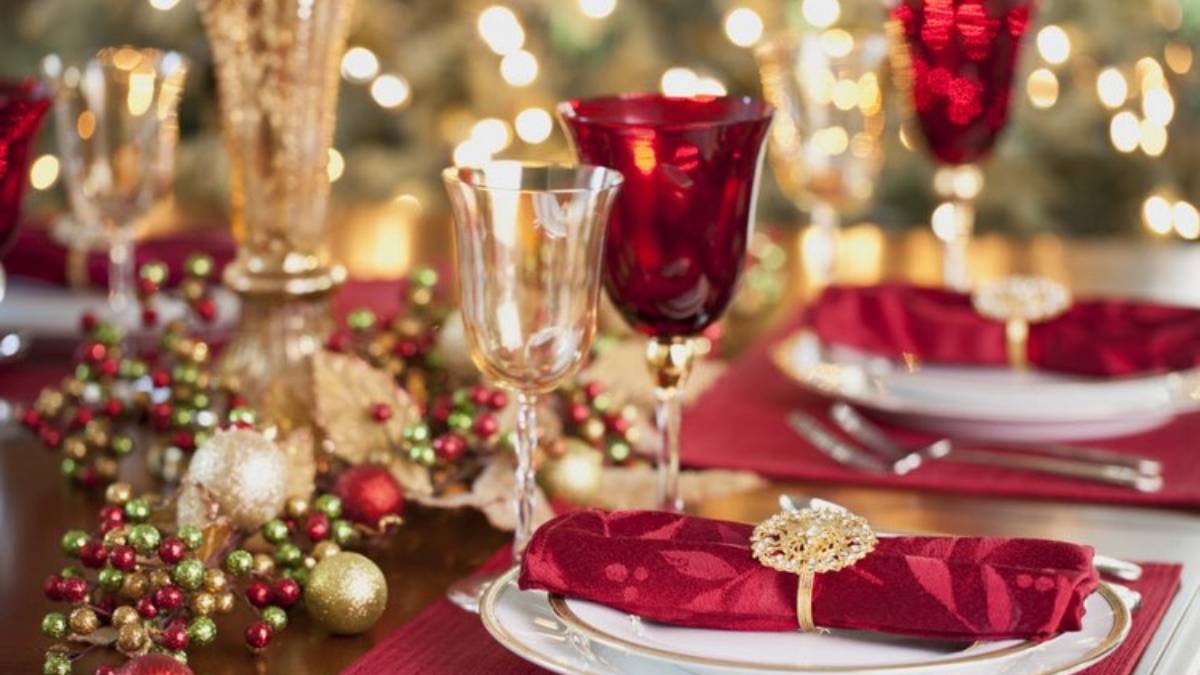 50 Beautiful Christmas Table Decorating Ideas Loveproperty Com