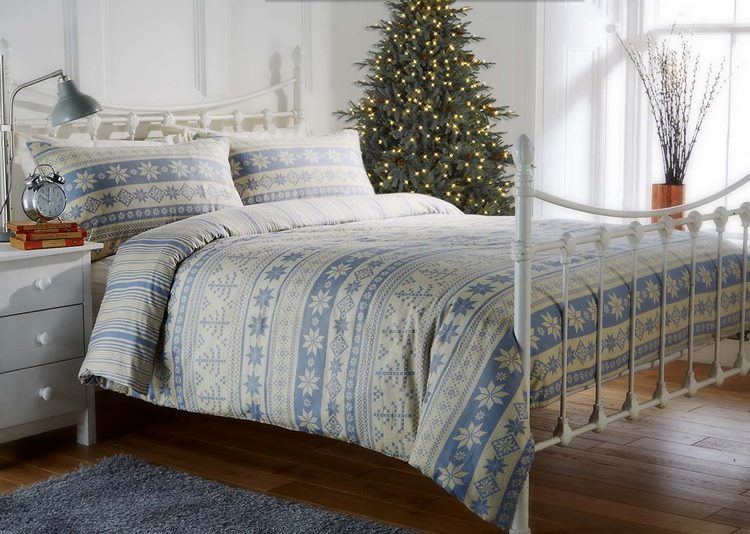 white and blue Christmas bedding bedroom decorating ideas