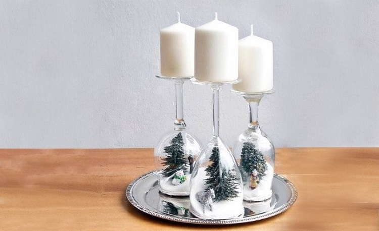 wine glass candle holders Christmas table decorating ideas