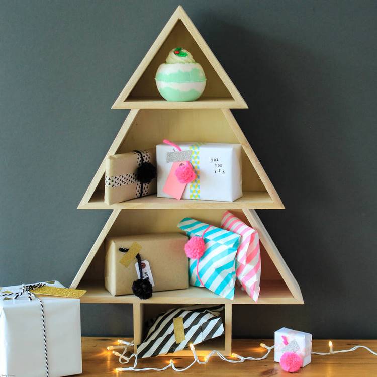 Unusual Christmas trees ideas wooden shelves DIY projects