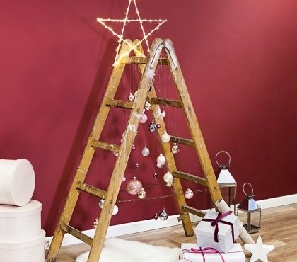 creative-Christmas-decor-ideas-alternative-Christmas-tree-ideas-wooden-ladder-and-ornaments