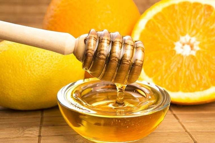 honey and lemon have antiseptic properties and prevent infections