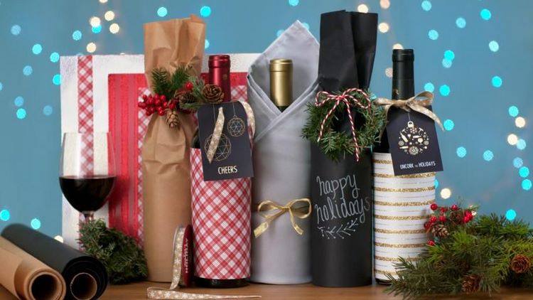 how to decorate wine bottles for Christmas creative ideas