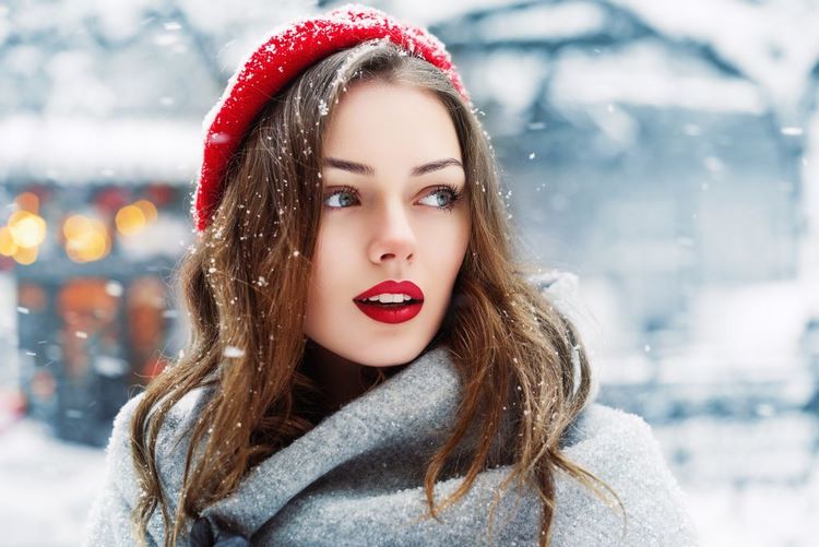 how to maintain beautiful and healthy lips in winter