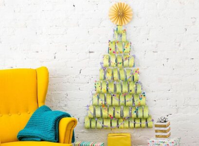 super-creative-DIY-alternative-Christmas-tree-wall-decorating-ideas