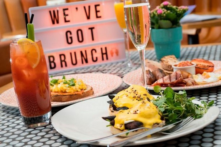 How to organize the perfect Sunday brunch –menu ideas and tips