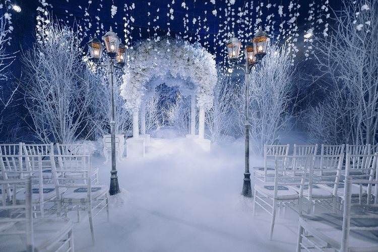 Winter Wonderland is the perfect theme for winter weddings