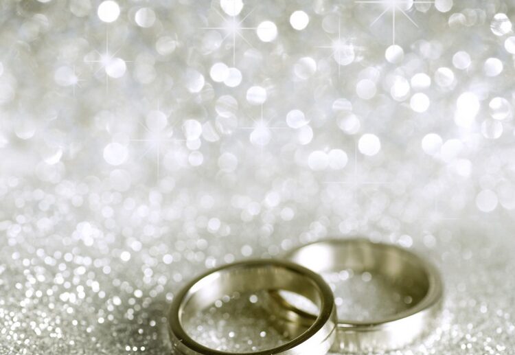 winter-wedding-ideas-themes-and-decorations-bridal-dresses