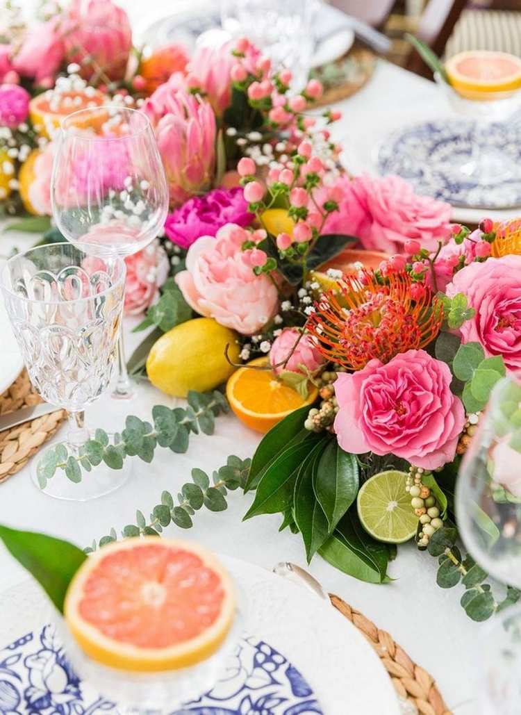 Amazing table decor ideas with flowers and fruits