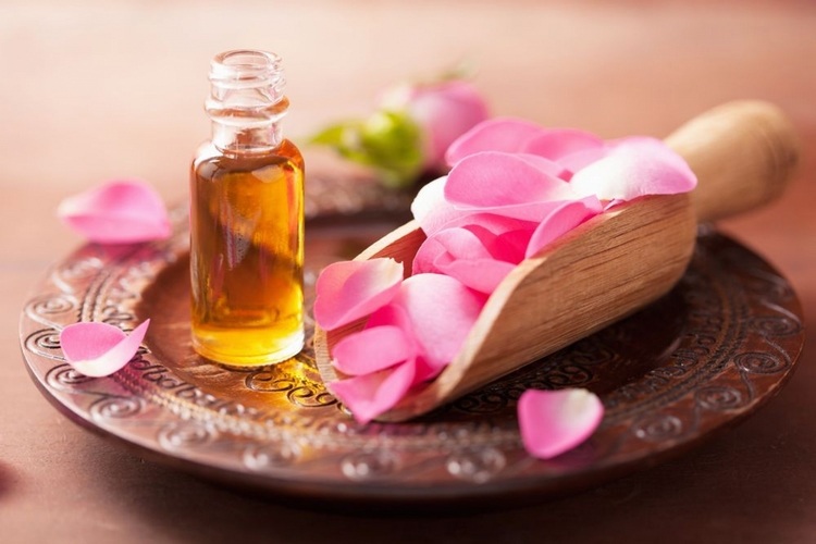 How to make rose water with essential rose oil