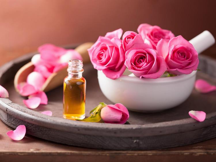 How to use DIY rose water for skin care at home
