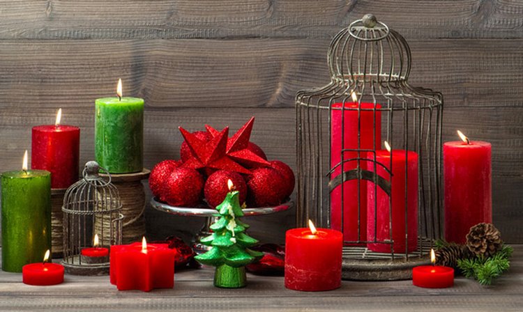 DIY Christmas decoration with red and green candles and birdcages