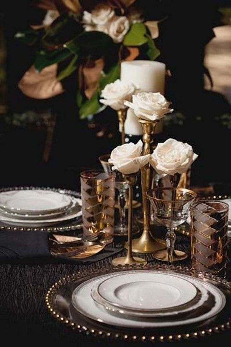 elegant-and-romantic-wedding-table-decorating-ideas-in-black-and-gold