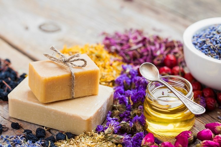 easy method to make soap at home with natural ingredients