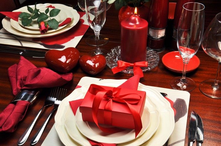 Valentines day table setting and decoration ideas in white and red