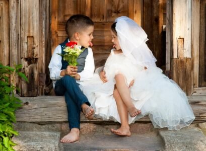 adorable-children-dressed-as-bride-and-groom