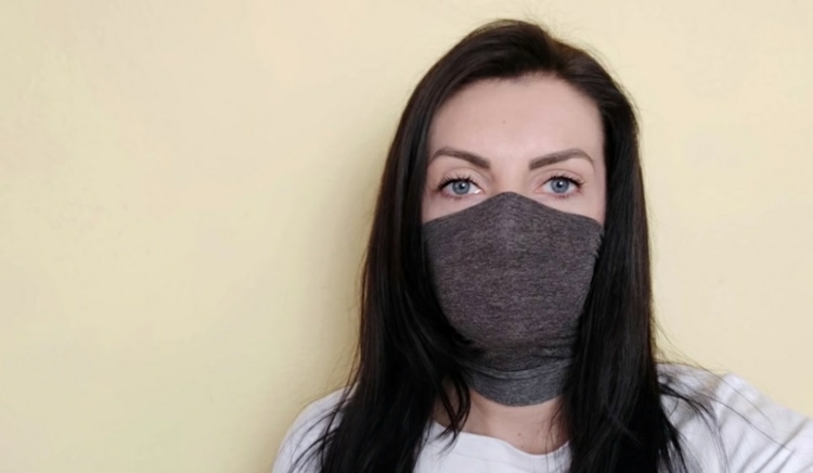 DIY no sew mouth and nose mask from a stocking