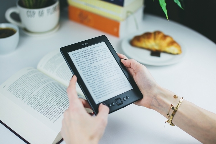 read electronic books on Kindle
