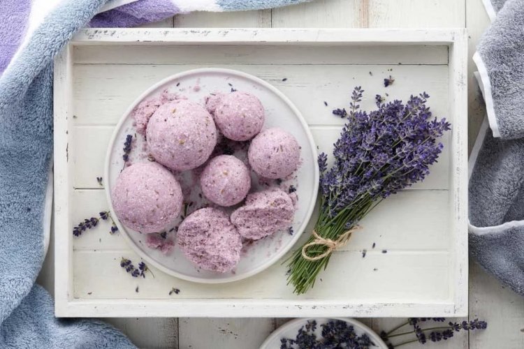 What are the main ingredients for DIY Bath bombs recipes