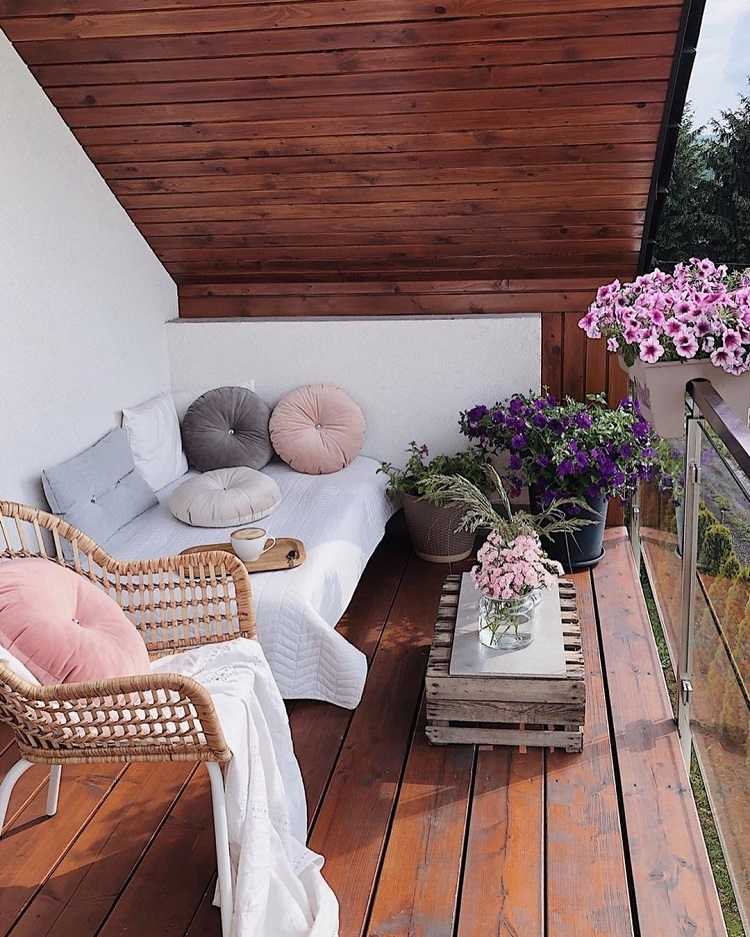 Balcony lounge small space saving furniture trends